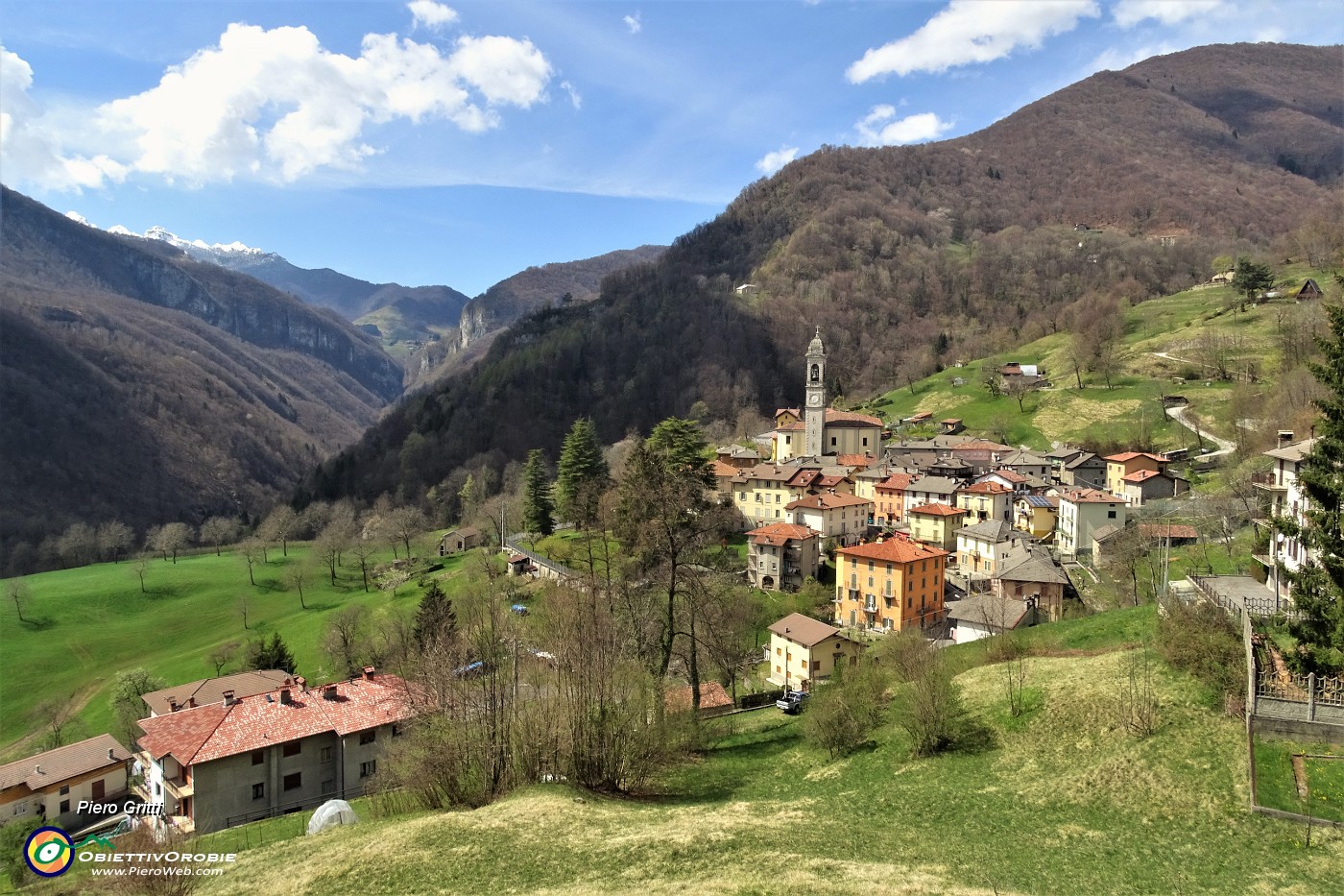 01 Partenza da Vedeseta (820 m) per la valle e le 'Sorgenti dell'Enna' .JPG